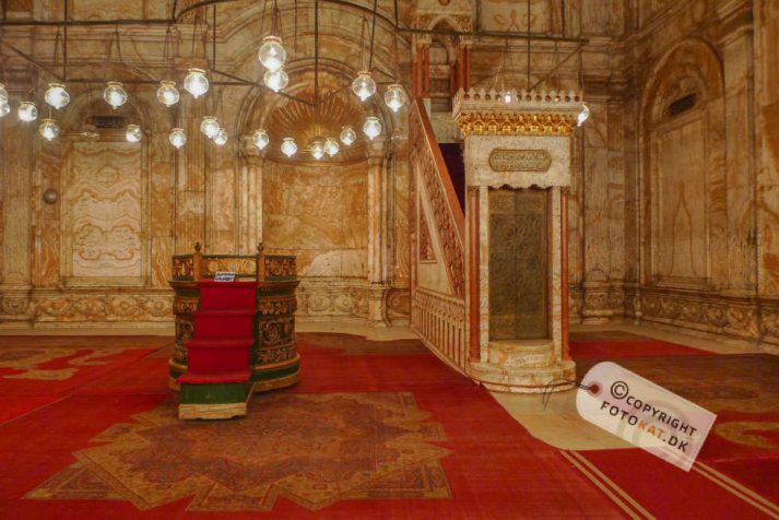 DMC-LX3 . 1/30 sec. f/2.1 . 5.4mm . ISO400 . ⒸKirsten Fjeldgaard - 03_EGY_Alabaster_56