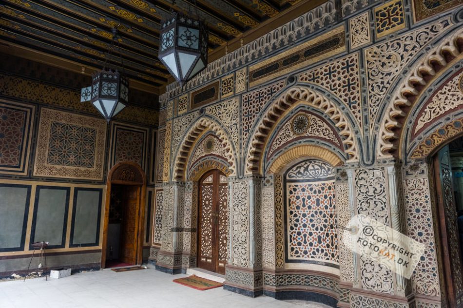 En meget smuk indgang NIKON D700 . 1/100 sec. f/4.5 . 24mm . ISO1000 . ⒸPernille Fjeldgaard - 04_EGY_Koptisk_36