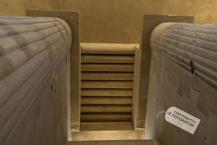 NIKON D200 . 1/500 sec. f/2.8 . 24mm . ISO200 . - 05-EGY-SAQ-27