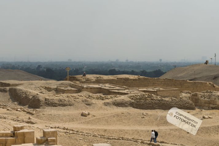 NIKON D200 . 1/640 sec. f/8 . 70mm . ISO200 . - 05-EGY-SAQ-53