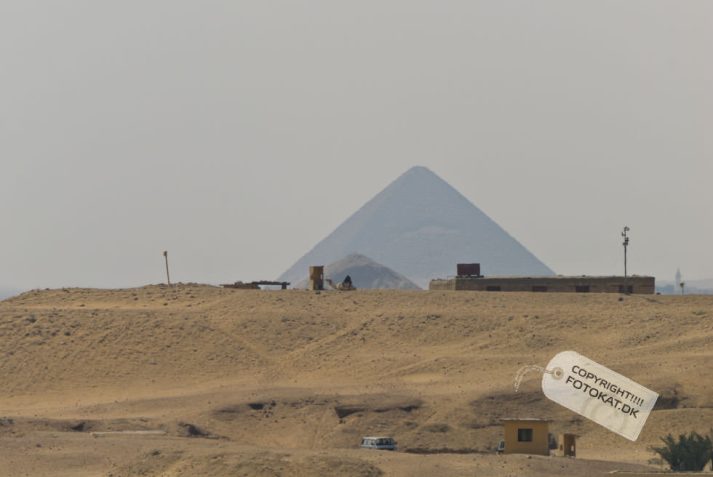 NIKON D200 . 1/1600 sec. f/5.6 . 300mm . ISO200 . - 05-EGY-SAQ-8