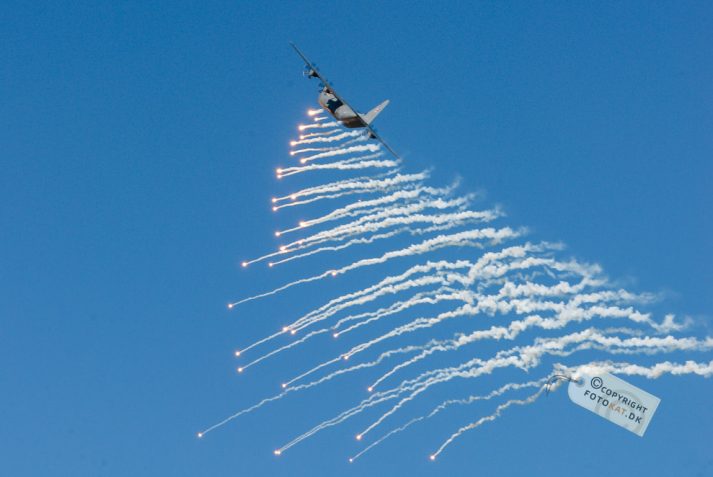 NIKON D200 . 1/180 sec. f/14 . 135mm . ISO200 . - Danish_Airshow_Karup_2014_13