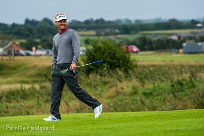 NIKON D7100 . 1/640 sec. f/5.6 . 210mm . ISO200 . - MiD-24